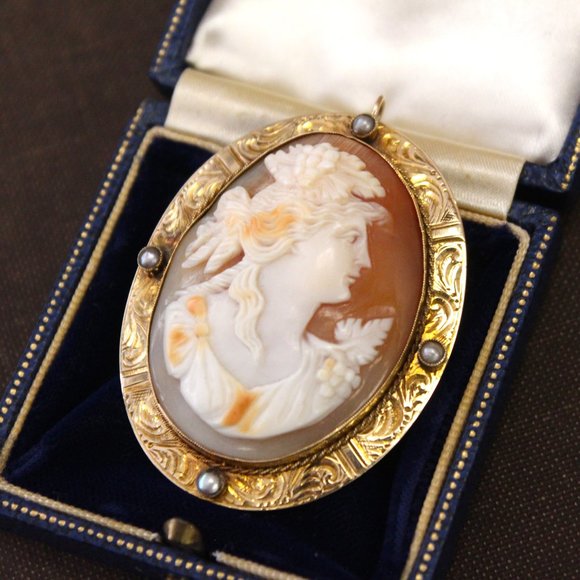 14ky Cameo with Seed Pearls - Picture 2 of 6